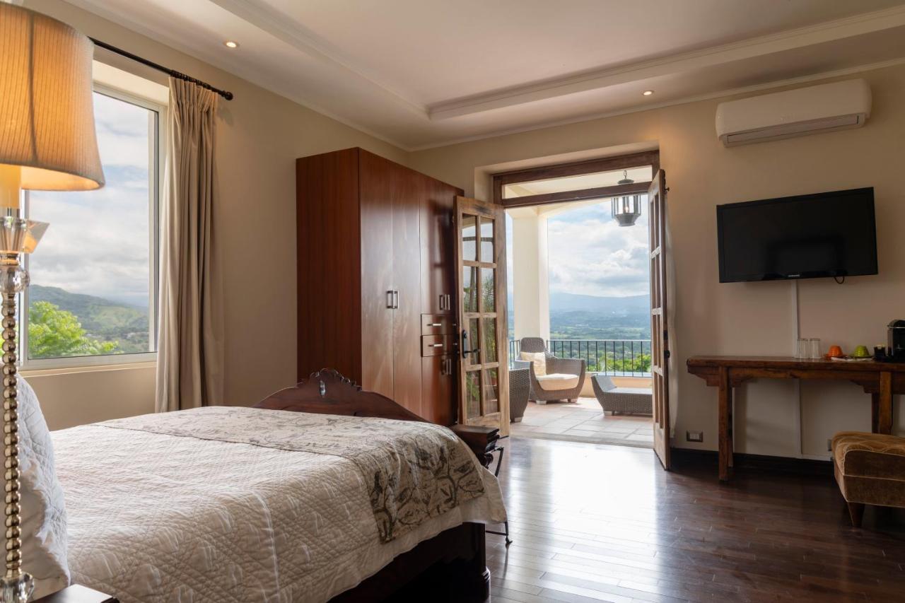 Hotel Boutique Villa Toscana Atenas Bagian luar foto