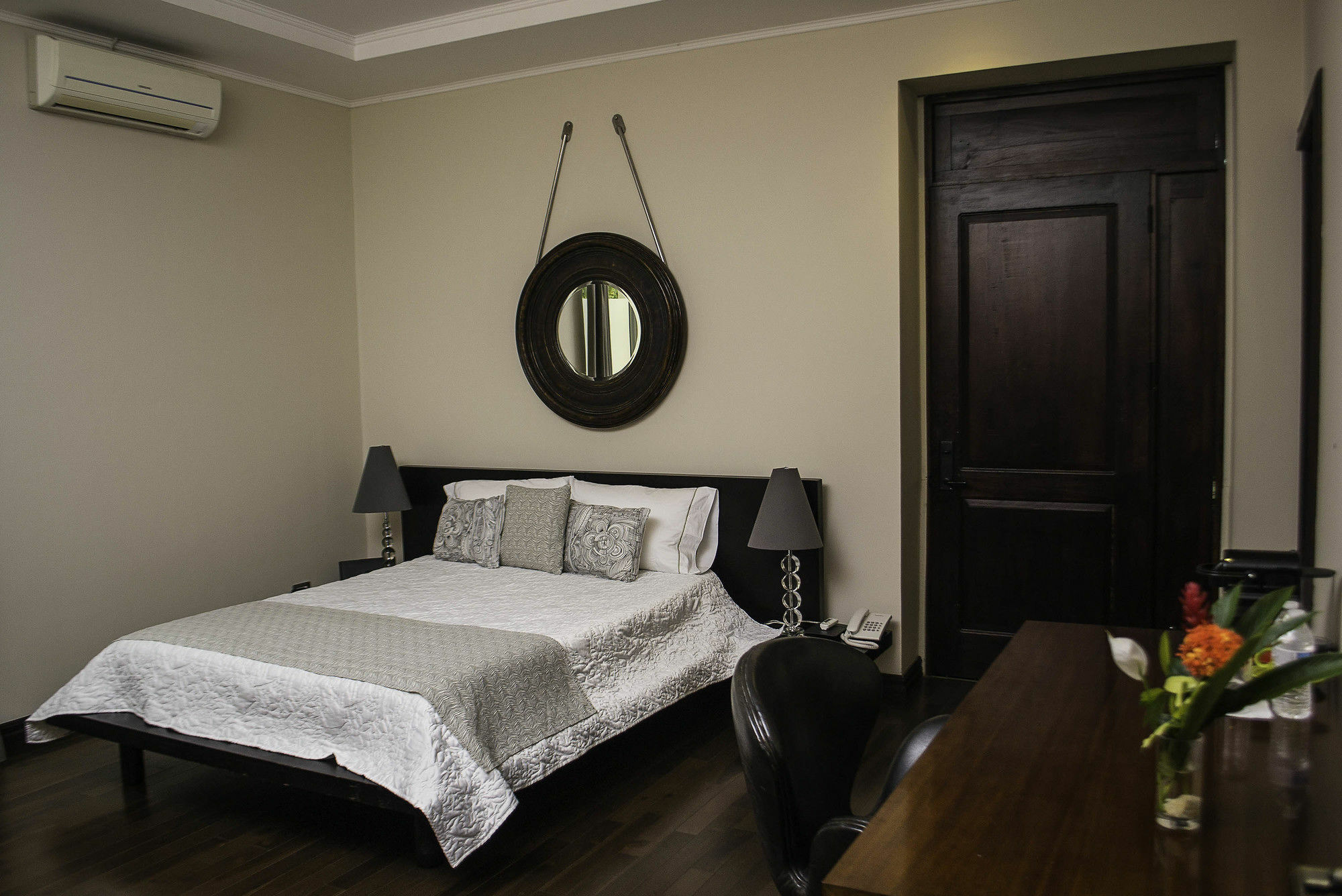 Hotel Boutique Villa Toscana Atenas Bagian luar foto